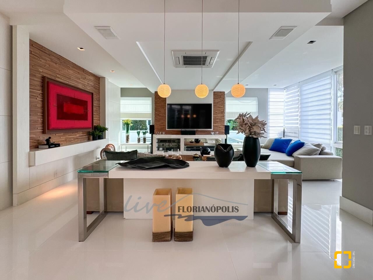 Casa com 1200m², 8 quartos (sendo 4 suítes), 5 garagens, no bairro Jurerê Internacional em Florianópolis