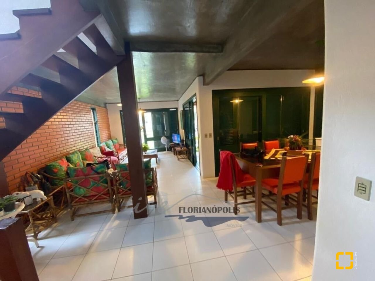 Casa com 200m², 4 quartos (sendo 1 suíte), 1 garagem, no bairro Jurerê Internacional em Florianópolis