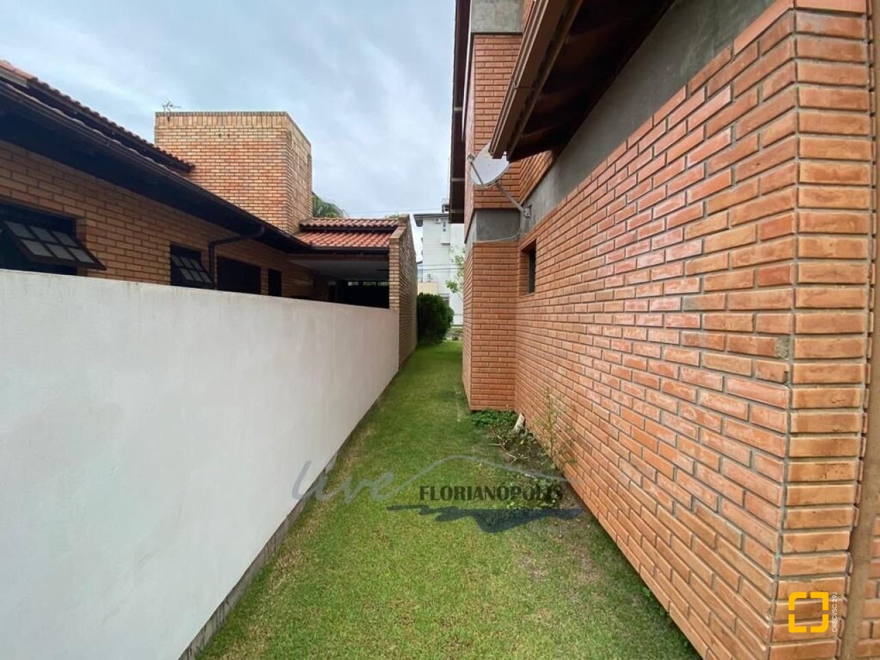 Casa com 200m², 4 quartos (sendo 1 suíte), 1 garagem, no bairro Jurerê Internacional em Florianópolis