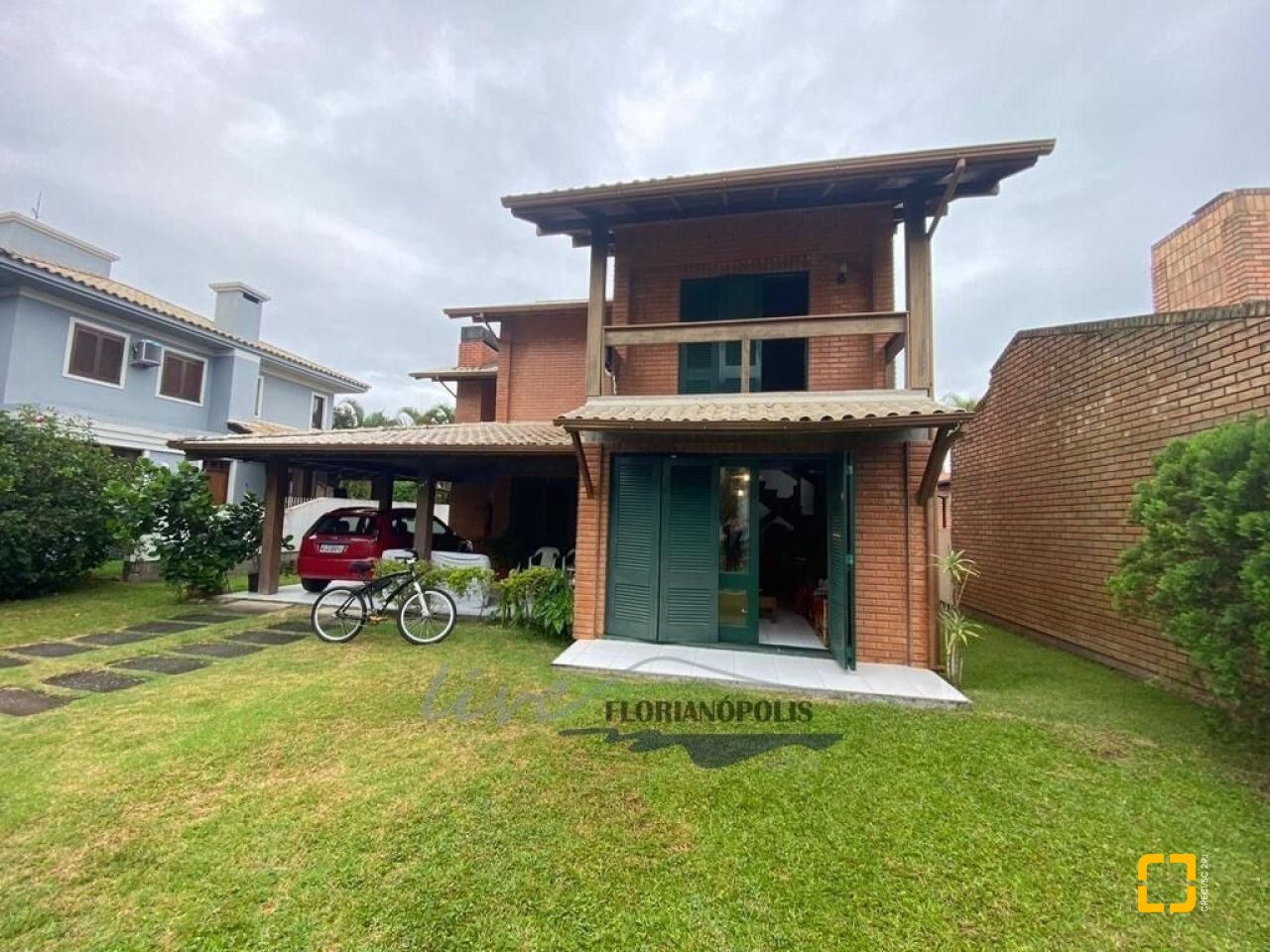 Casa com 200m², 4 quartos (sendo 1 suíte), 1 garagem, no bairro Jurerê Internacional em Florianópolis
