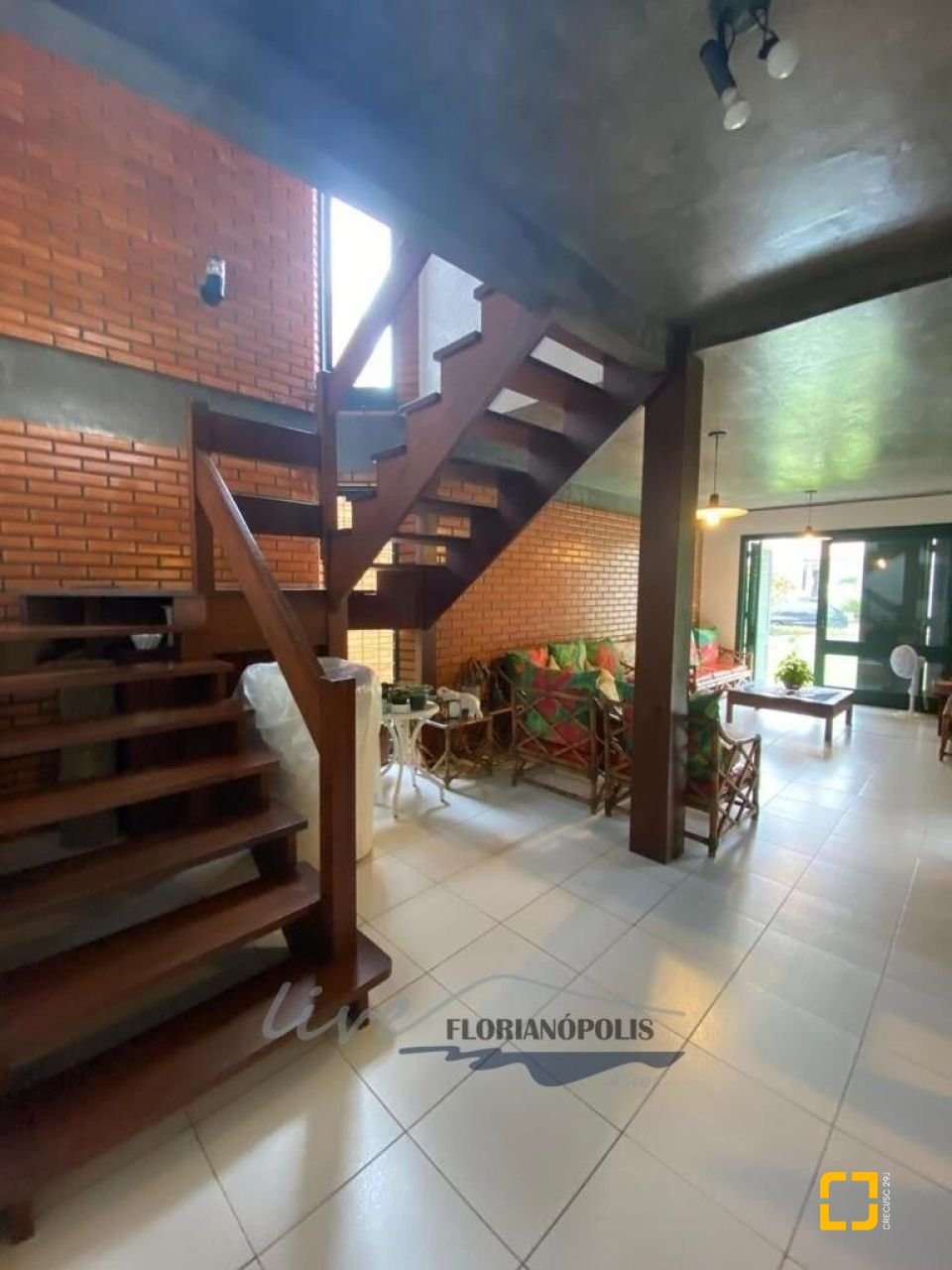 Casa com 200m², 4 quartos (sendo 1 suíte), 1 garagem, no bairro Jurerê Internacional em Florianópolis