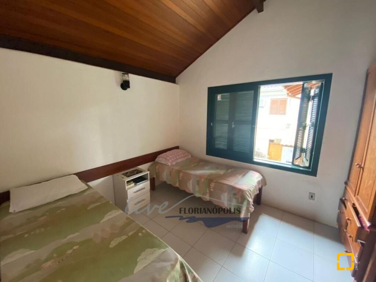 Casa com 200m², 4 quartos (sendo 1 suíte), 1 garagem, no bairro Jurerê Internacional em Florianópolis