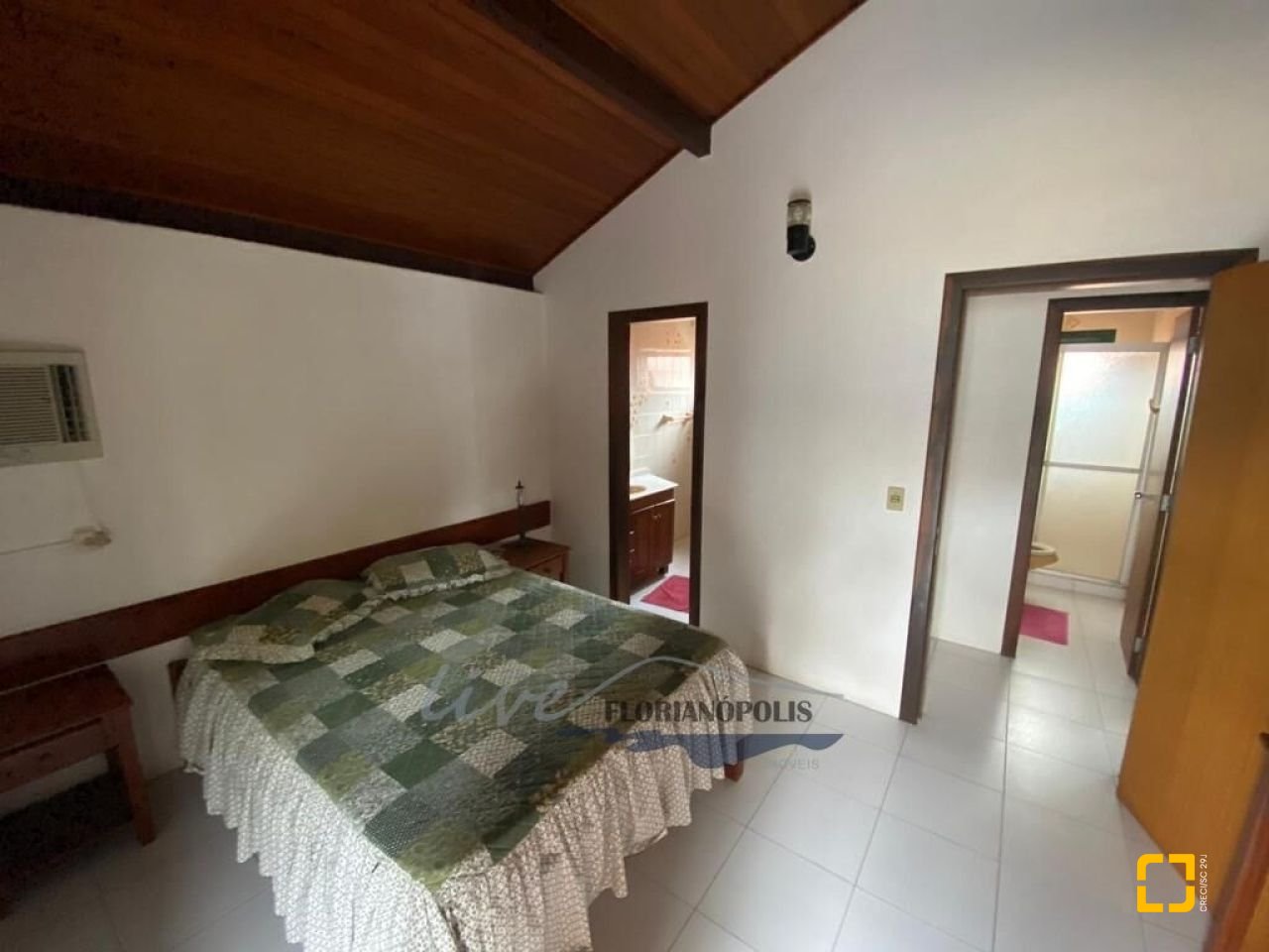 Casa com 200m², 4 quartos (sendo 1 suíte), 1 garagem, no bairro Jurerê Internacional em Florianópolis