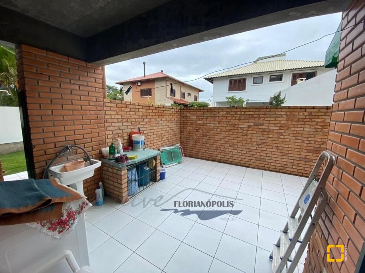 Casa com 200m², 4 quartos (sendo 1 suíte), 1 garagem, no bairro Jurerê Internacional em Florianópolis