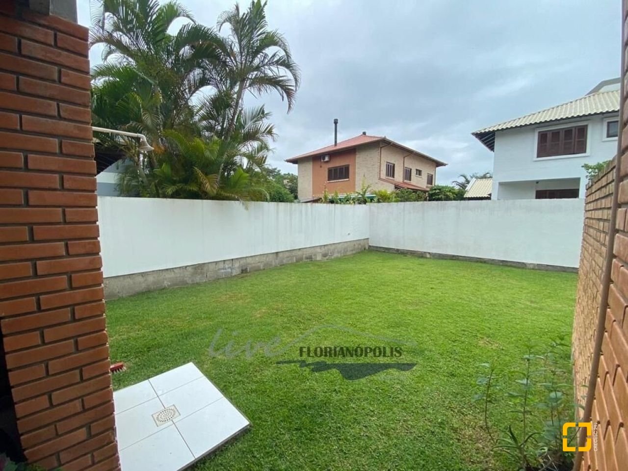 Casa com 200m², 4 quartos (sendo 1 suíte), 1 garagem, no bairro Jurerê Internacional em Florianópolis
