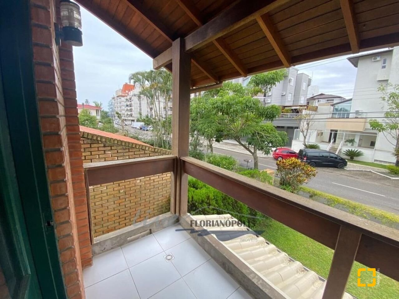 Casa com 200m², 4 quartos (sendo 1 suíte), 1 garagem, no bairro Jurerê Internacional em Florianópolis
