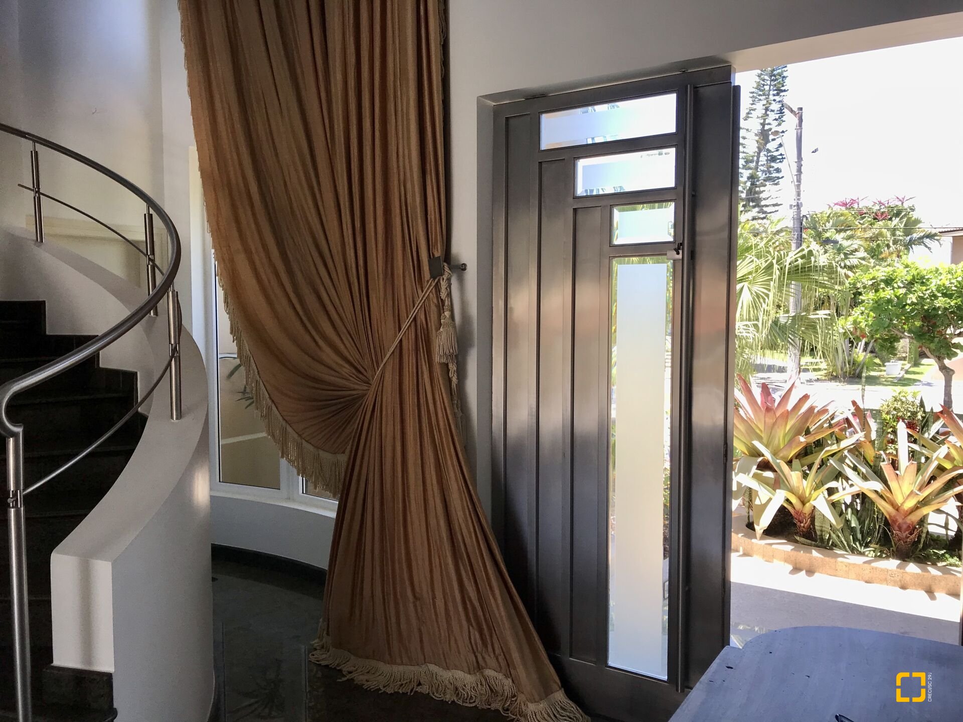 Casa com 800m², 9 quartos (sendo 8 suítes), 5 garagens, no bairro Jurerê Internacional em Florianópolis
