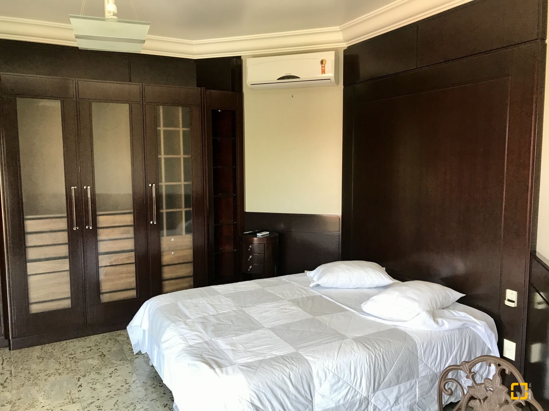 Casa com 800m², 9 quartos (sendo 8 suítes), 5 garagens, no bairro Jurerê Internacional em Florianópolis