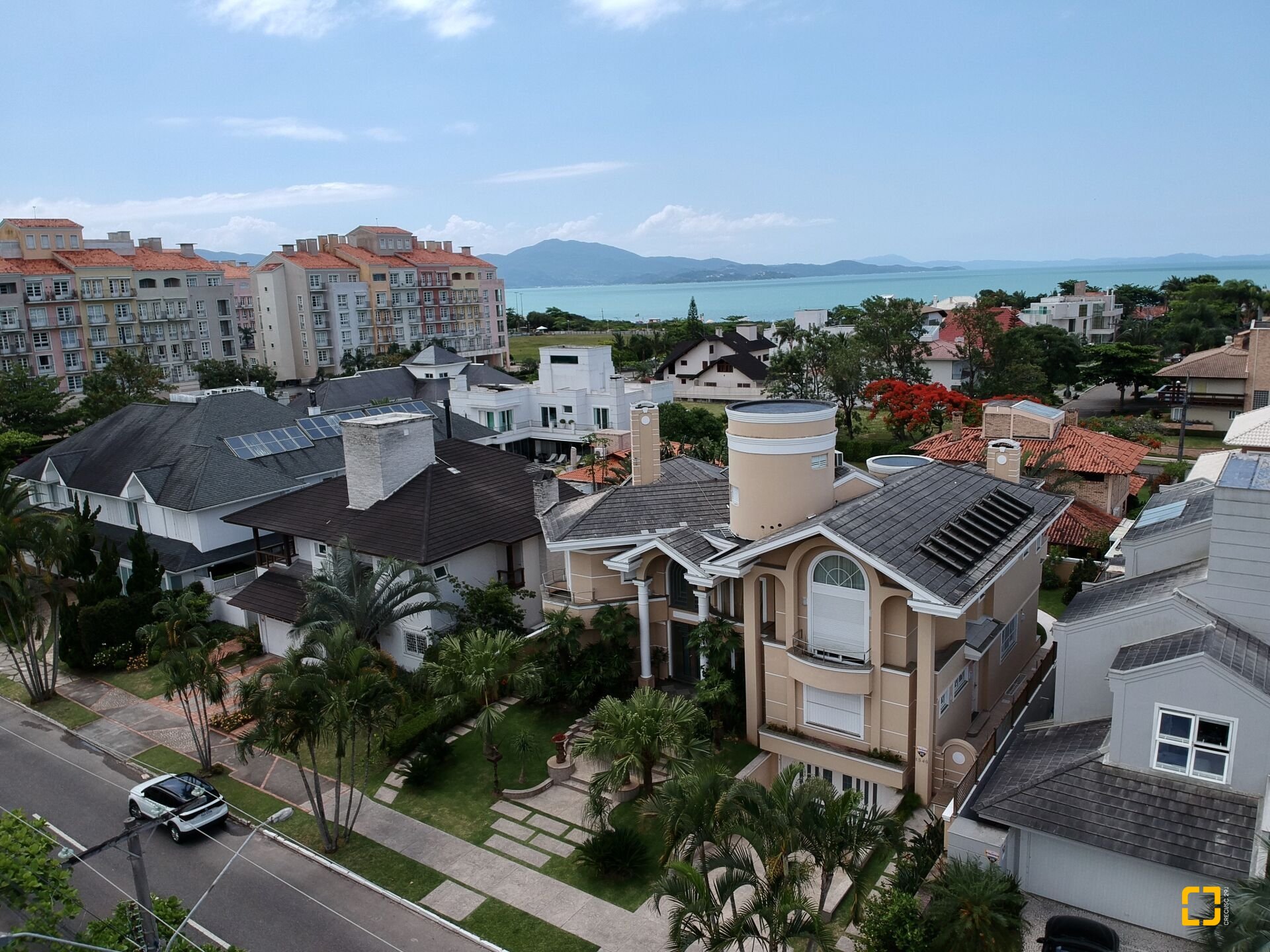 Casa com 800m², 9 quartos (sendo 8 suítes), 5 garagens, no bairro Jurerê Internacional em Florianópolis