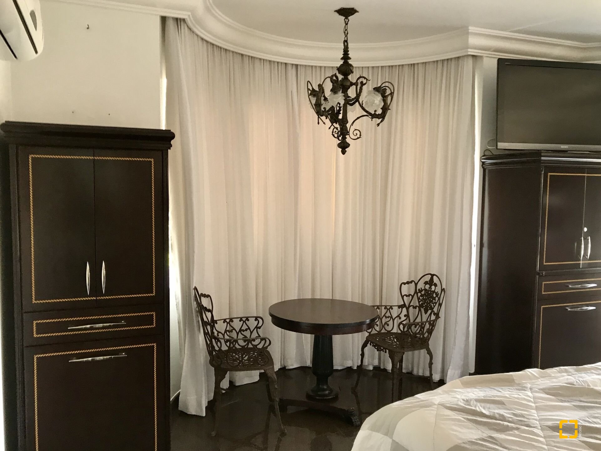 Casa com 800m², 9 quartos (sendo 8 suítes), 5 garagens, no bairro Jurerê Internacional em Florianópolis