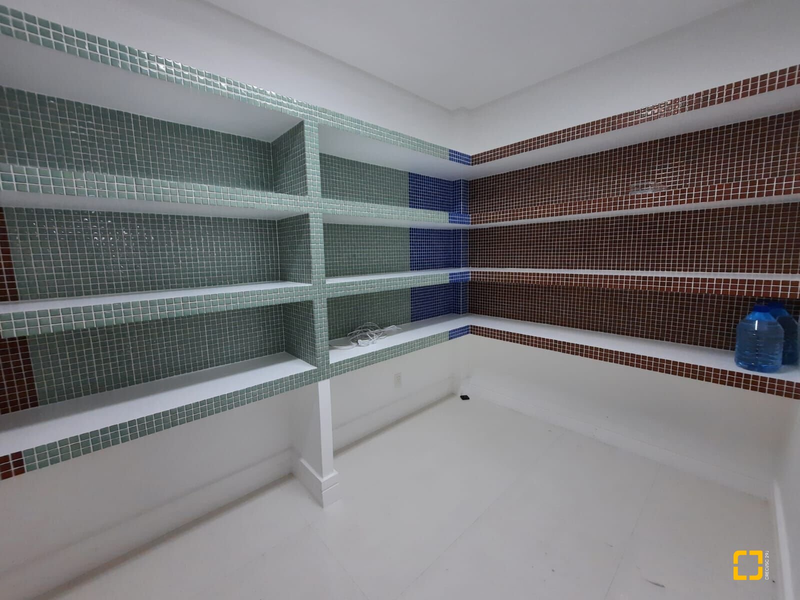 Casa com 900m², 8 quartos (sendo 4 suítes), 4 garagens, no bairro Jurerê Internacional em Florianópolis
