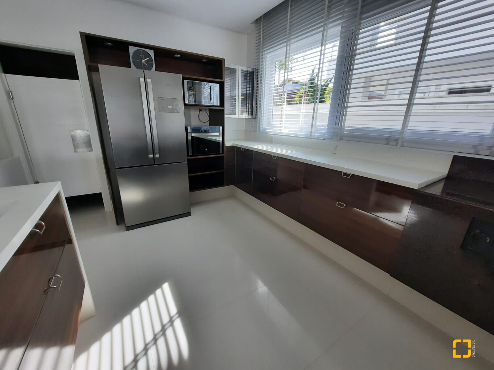 Casa com 900m², 8 quartos (sendo 4 suítes), 4 garagens, no bairro Jurerê Internacional em Florianópolis