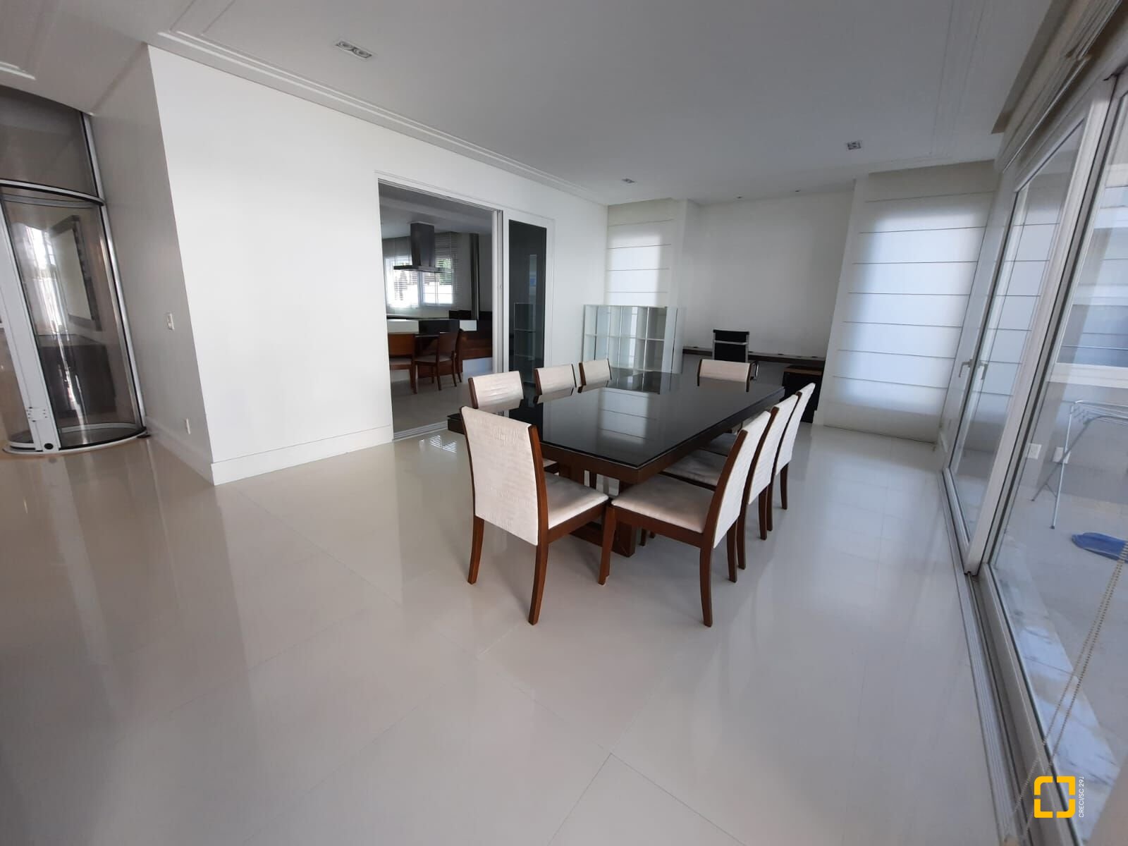 Casa com 900m², 8 quartos (sendo 4 suítes), 4 garagens, no bairro Jurerê Internacional em Florianópolis