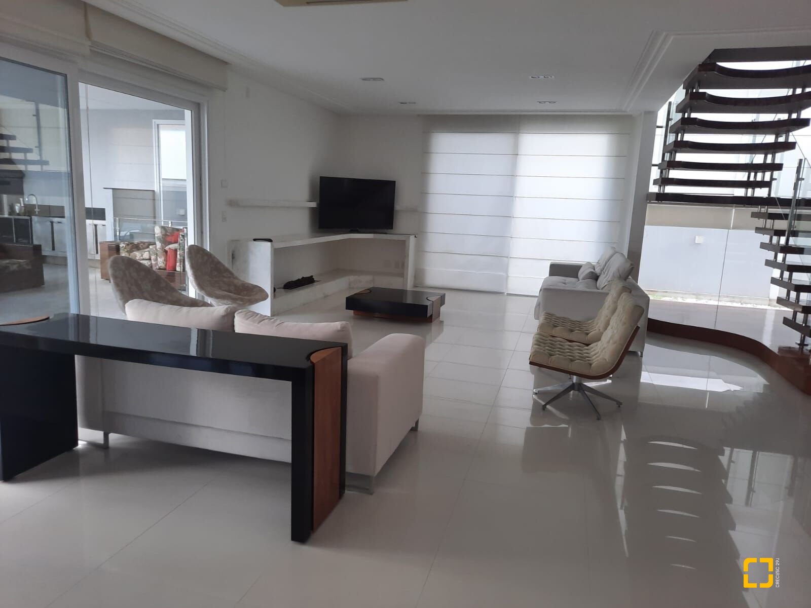 Casa com 900m², 8 quartos (sendo 4 suítes), 4 garagens, no bairro Jurerê Internacional em Florianópolis