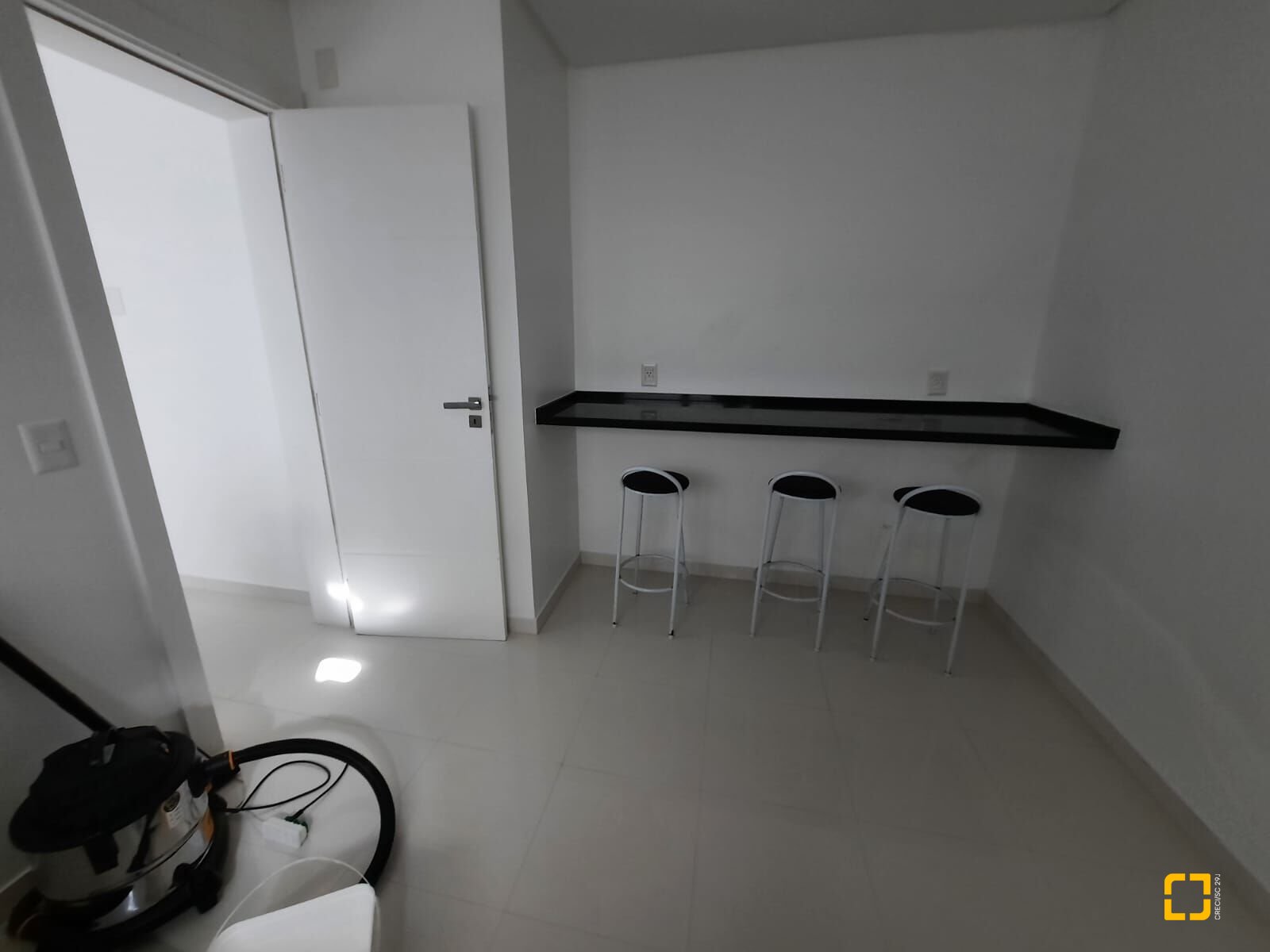 Casa com 900m², 8 quartos (sendo 4 suítes), 4 garagens, no bairro Jurerê Internacional em Florianópolis