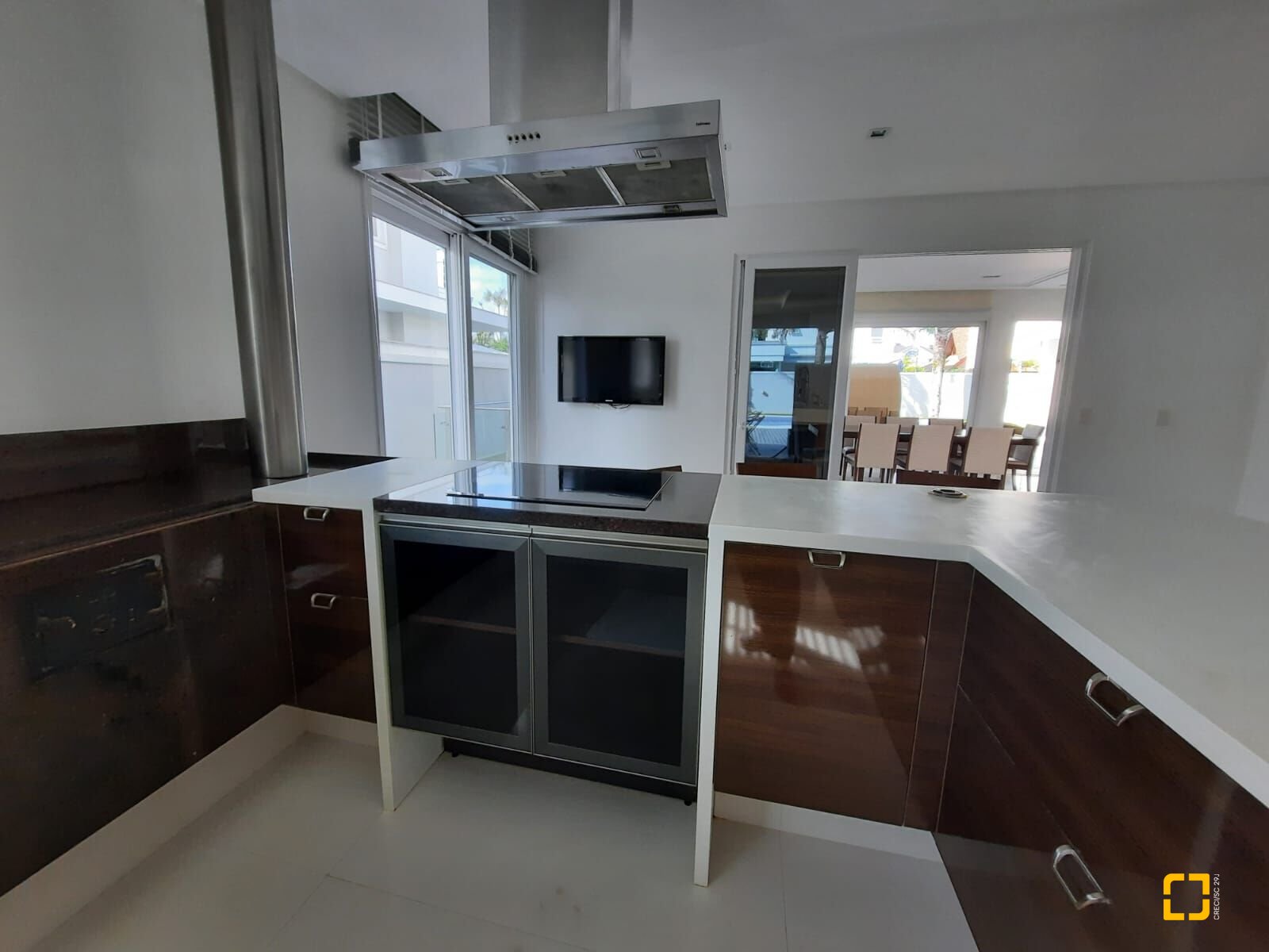 Casa com 900m², 8 quartos (sendo 4 suítes), 4 garagens, no bairro Jurerê Internacional em Florianópolis