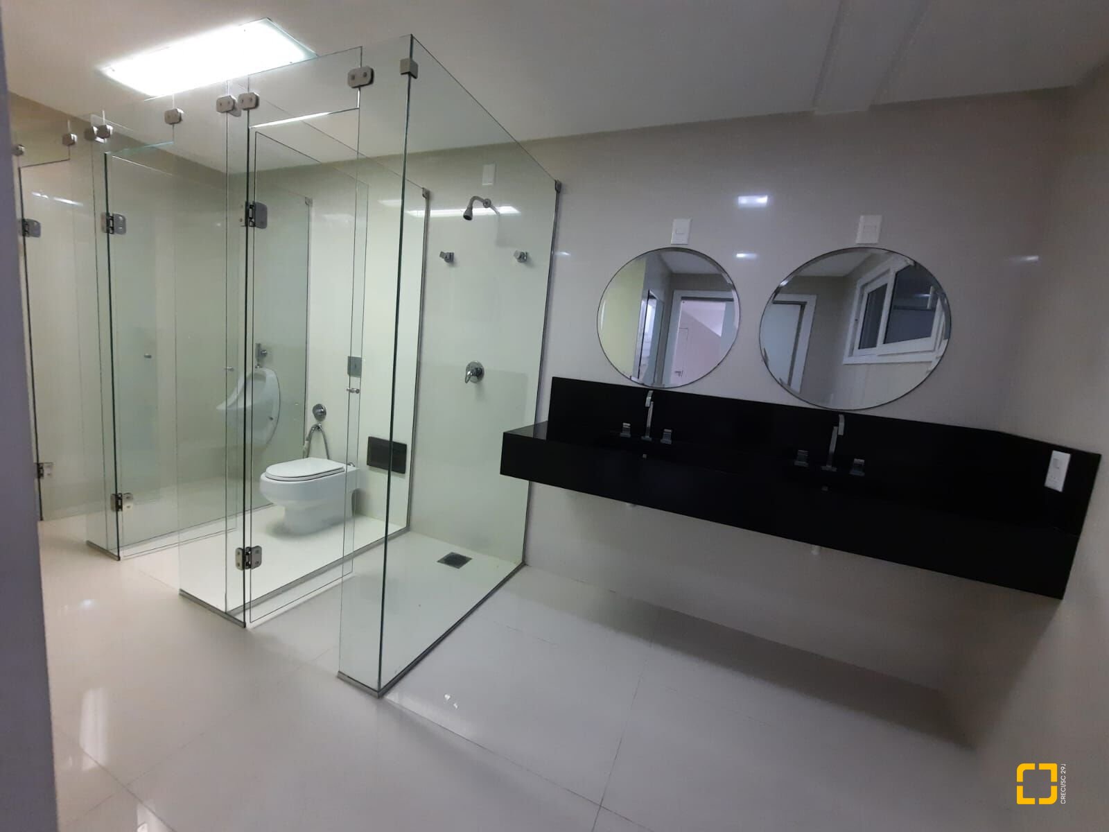 Casa com 900m², 8 quartos (sendo 4 suítes), 4 garagens, no bairro Jurerê Internacional em Florianópolis