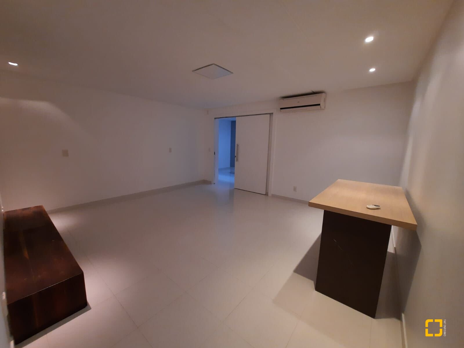 Casa com 900m², 8 quartos (sendo 4 suítes), 4 garagens, no bairro Jurerê Internacional em Florianópolis