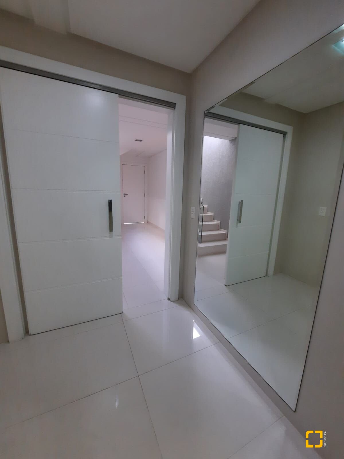 Casa com 900m², 8 quartos (sendo 4 suítes), 4 garagens, no bairro Jurerê Internacional em Florianópolis