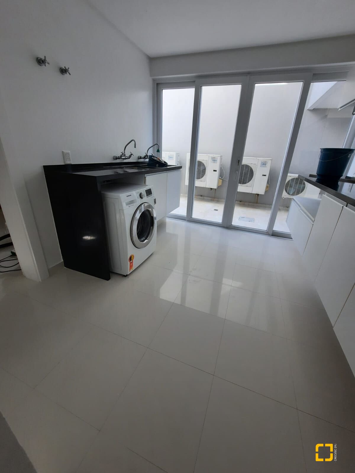 Casa com 900m², 8 quartos (sendo 4 suítes), 4 garagens, no bairro Jurerê Internacional em Florianópolis
