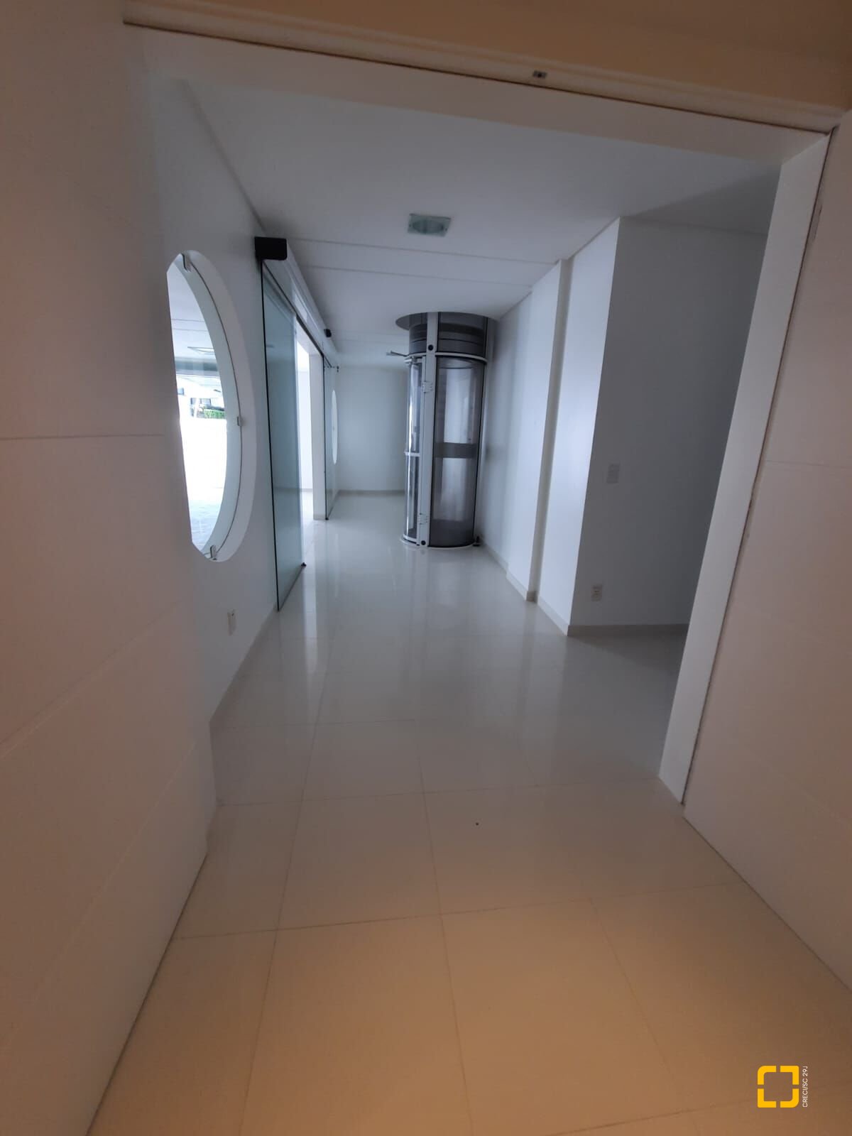 Casa com 900m², 8 quartos (sendo 4 suítes), 4 garagens, no bairro Jurerê Internacional em Florianópolis