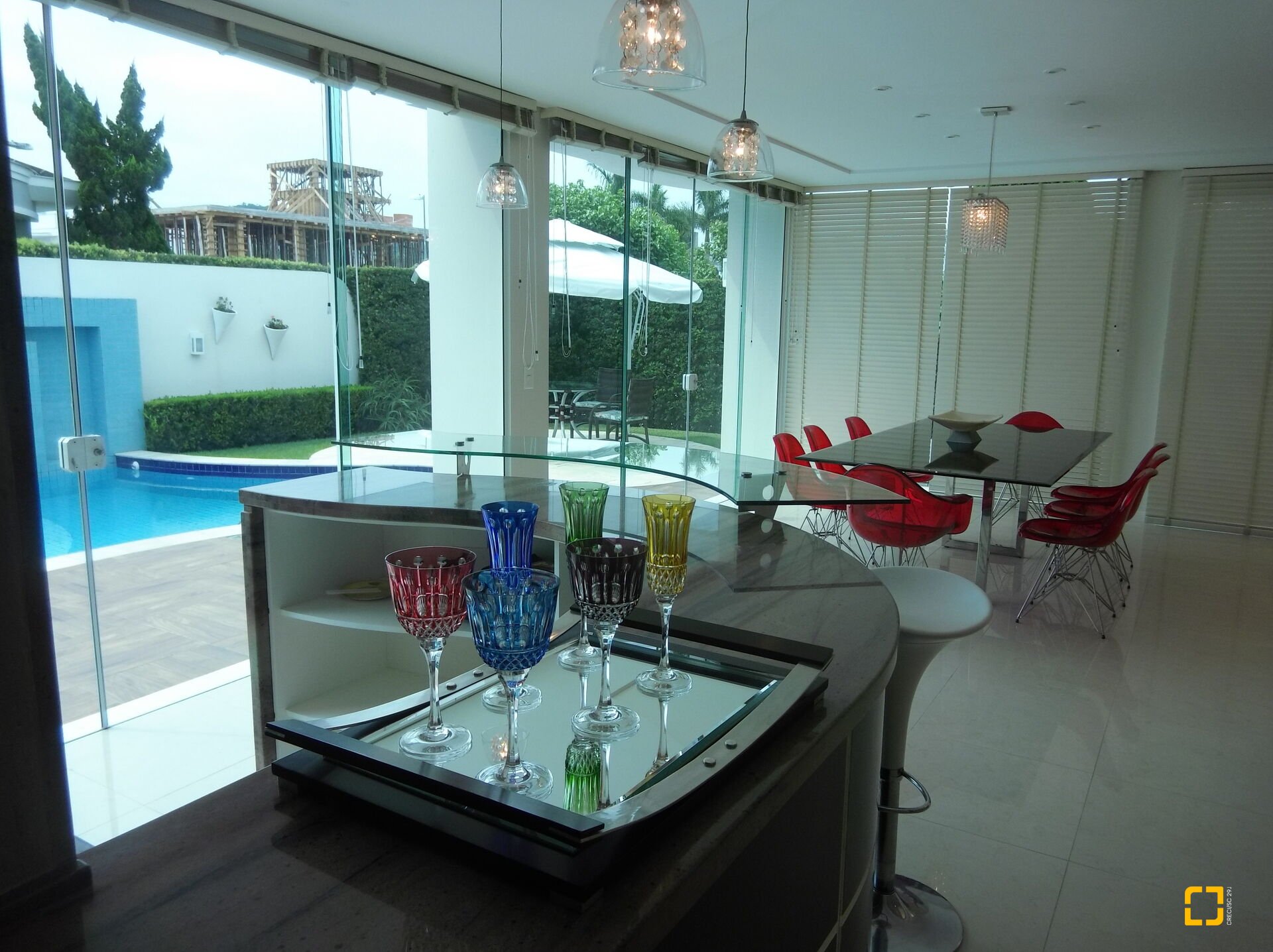 Casa com 650m², 8 quartos (sendo 4 suítes), 5 garagens, no bairro Jurerê Internacional em Florianópolis