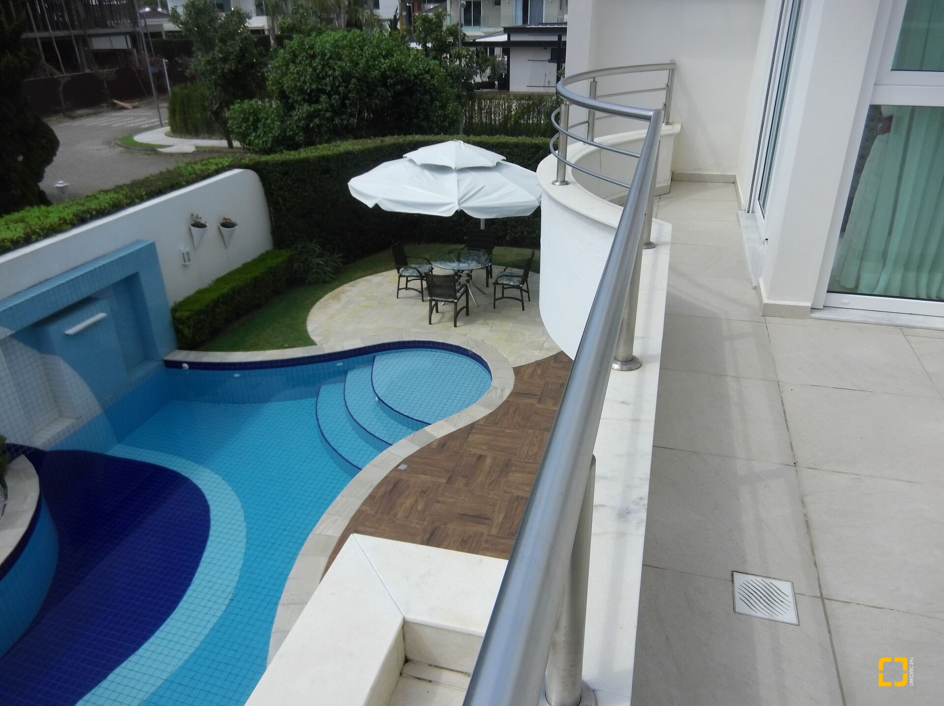 Casa com 650m², 8 quartos (sendo 4 suítes), 5 garagens, no bairro Jurerê Internacional em Florianópolis