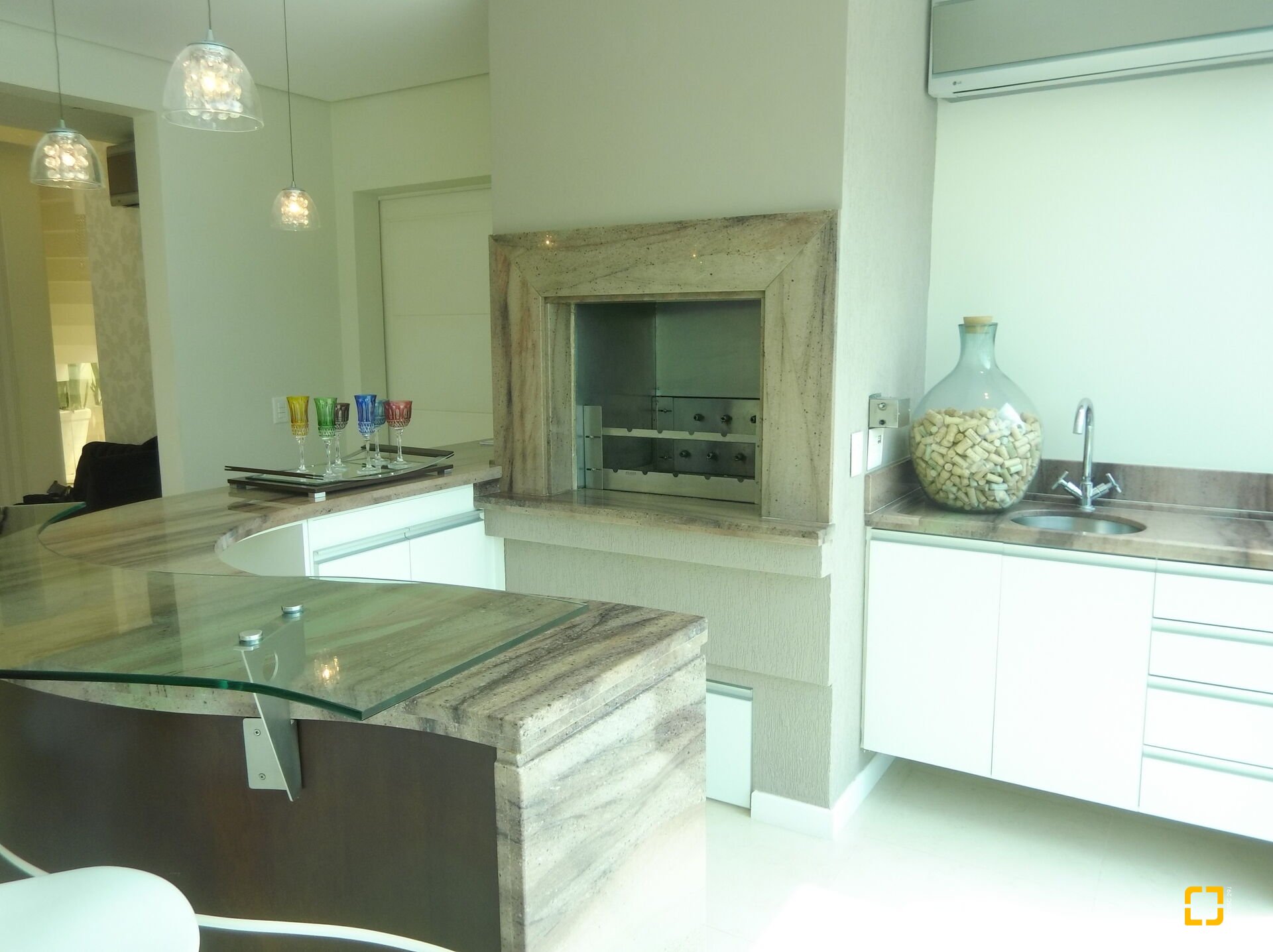 Casa com 650m², 8 quartos (sendo 4 suítes), 5 garagens, no bairro Jurerê Internacional em Florianópolis