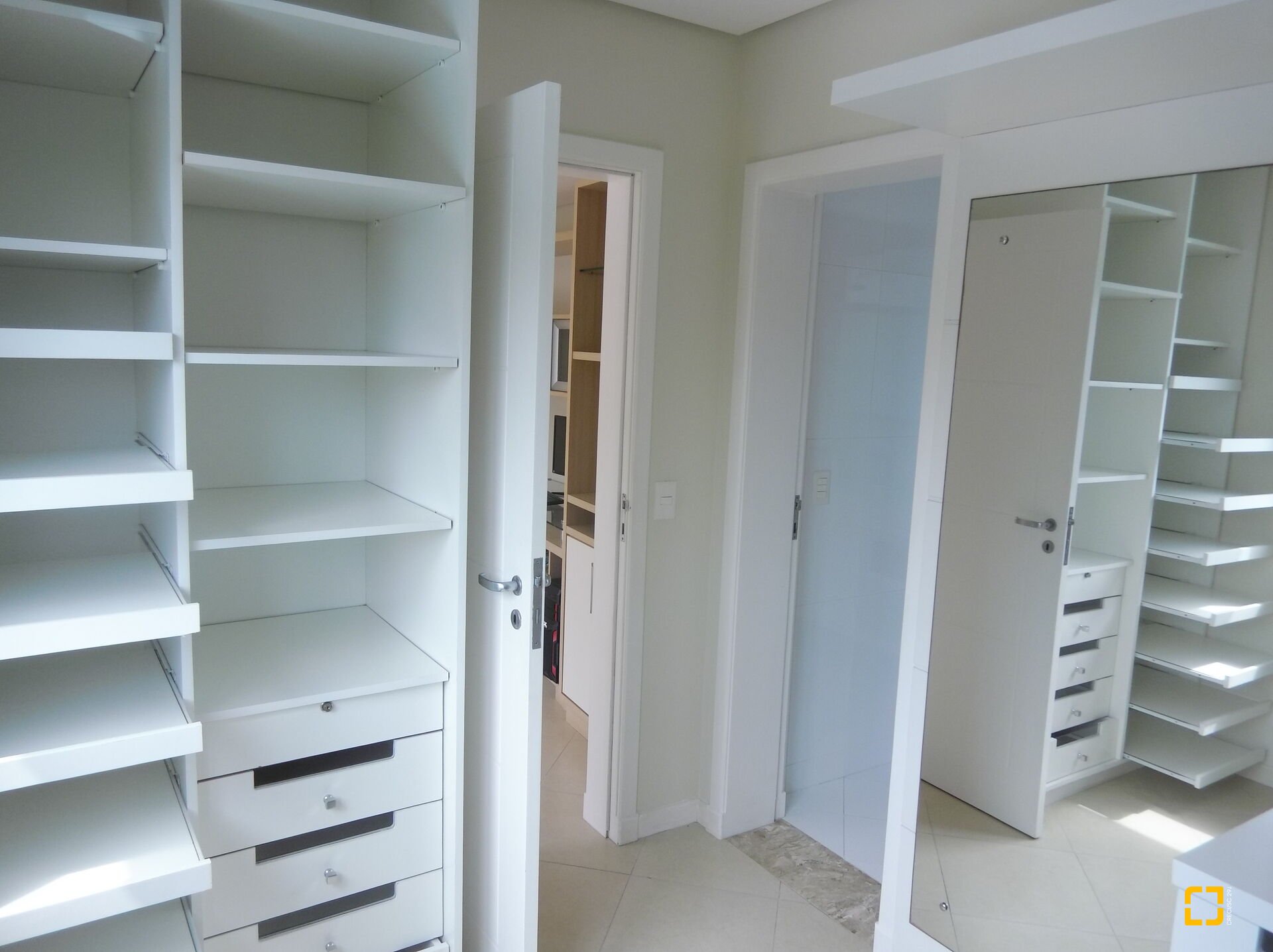 Casa com 650m², 8 quartos (sendo 4 suítes), 5 garagens, no bairro Jurerê Internacional em Florianópolis