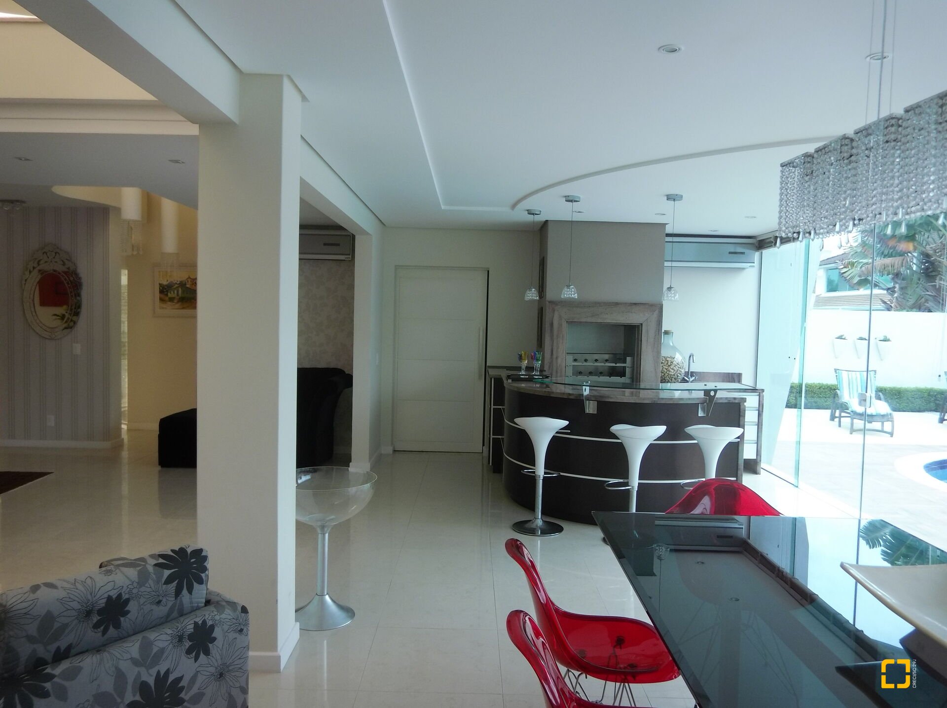 Casa com 650m², 8 quartos (sendo 4 suítes), 5 garagens, no bairro Jurerê Internacional em Florianópolis