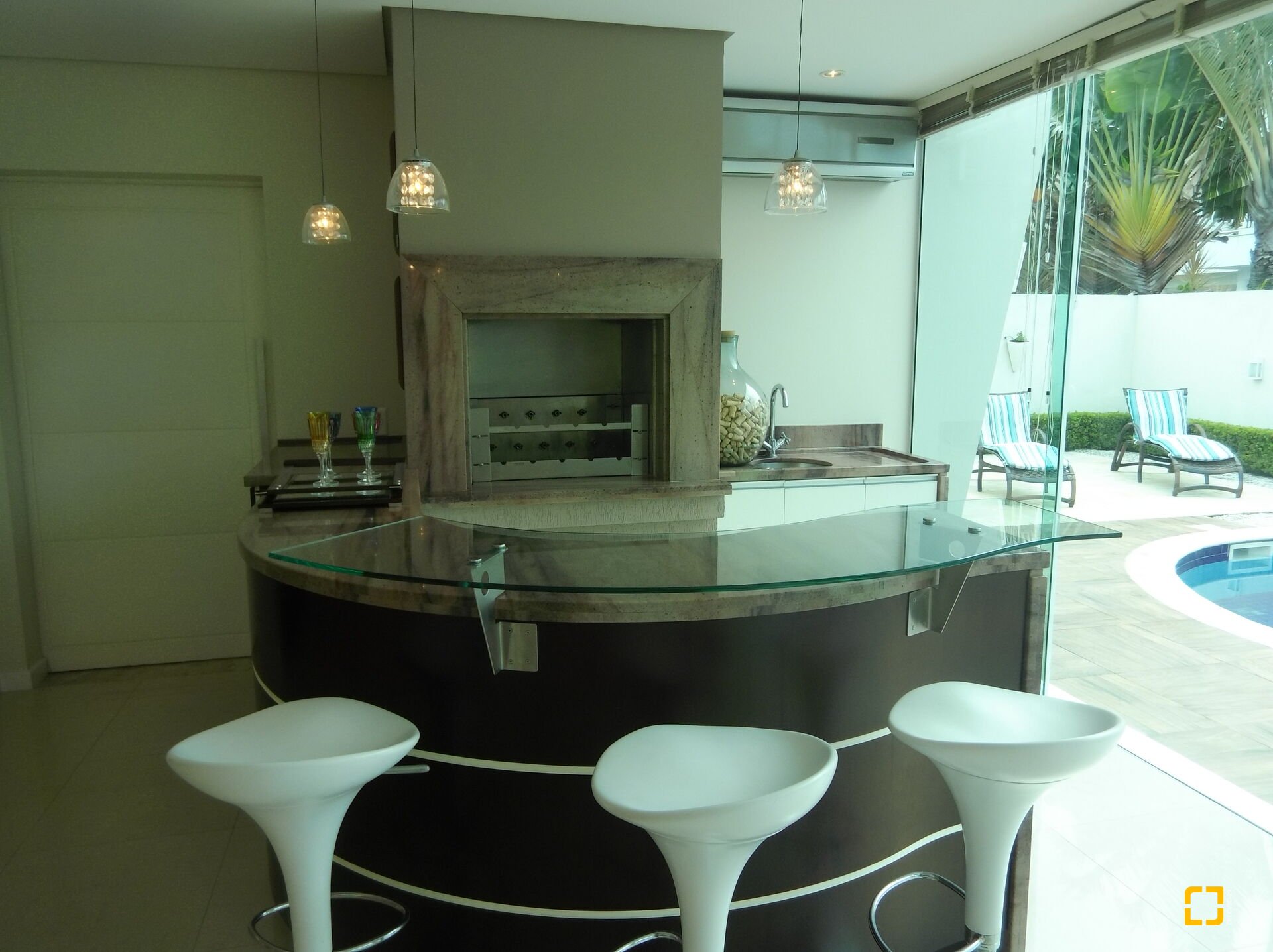 Casa com 650m², 8 quartos (sendo 4 suítes), 5 garagens, no bairro Jurerê Internacional em Florianópolis