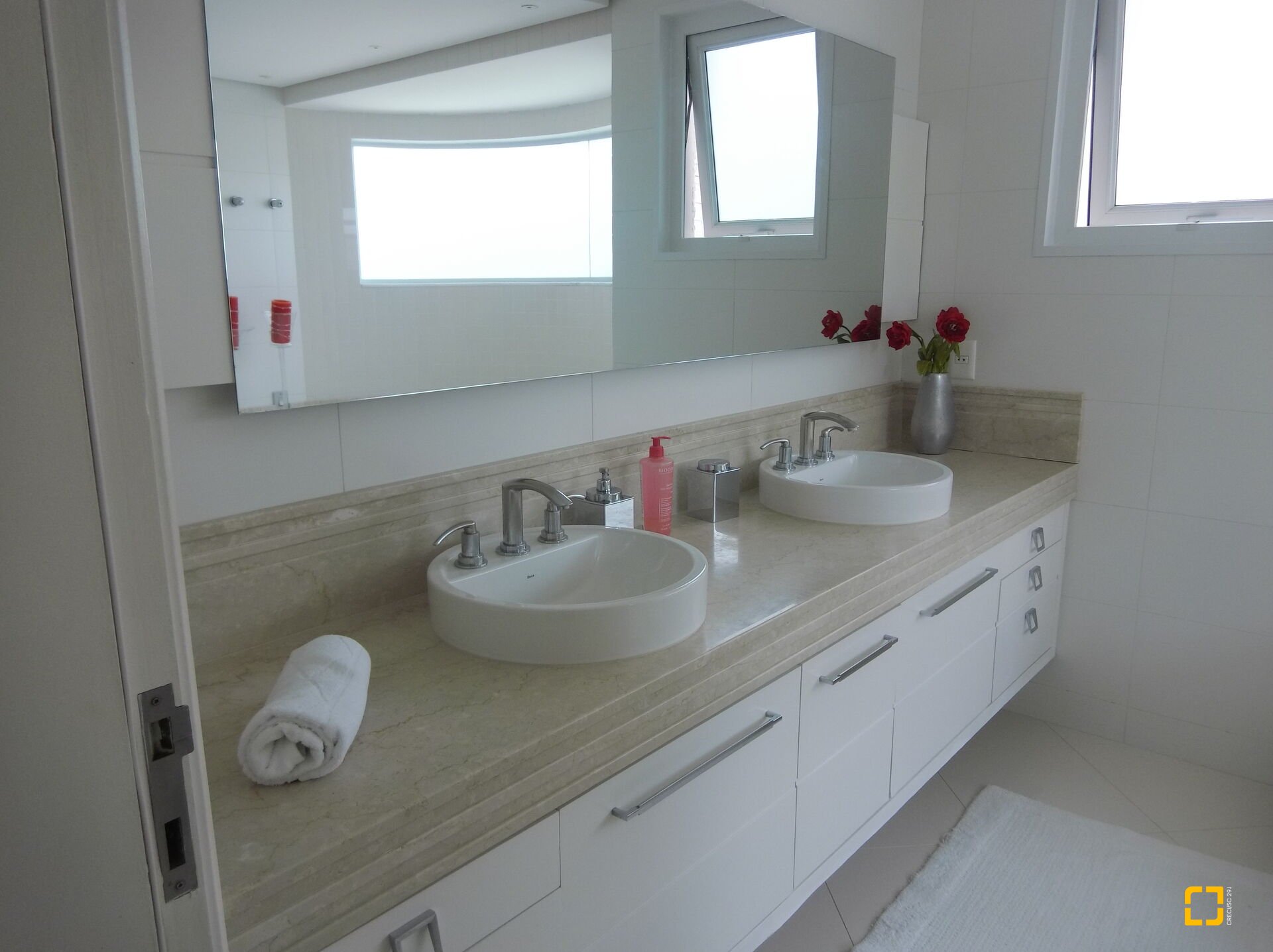 Casa com 650m², 8 quartos (sendo 4 suítes), 5 garagens, no bairro Jurerê Internacional em Florianópolis