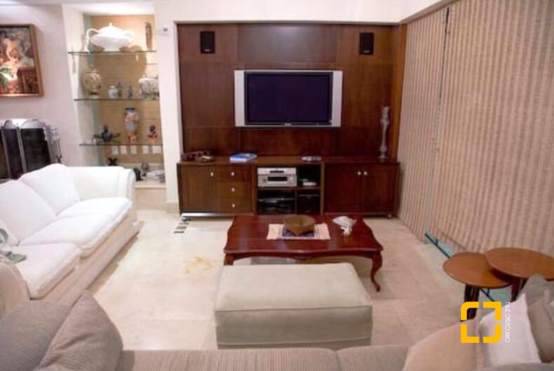 Casa com 520m², 5 quartos, 4 garagens, no bairro Jurerê em Florianópolis