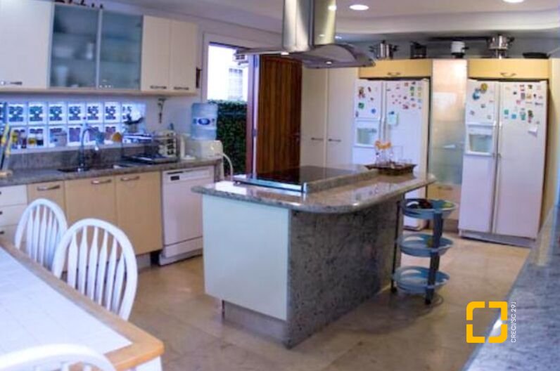 Casa com 520m², 5 quartos, 4 garagens, no bairro Jurerê em Florianópolis