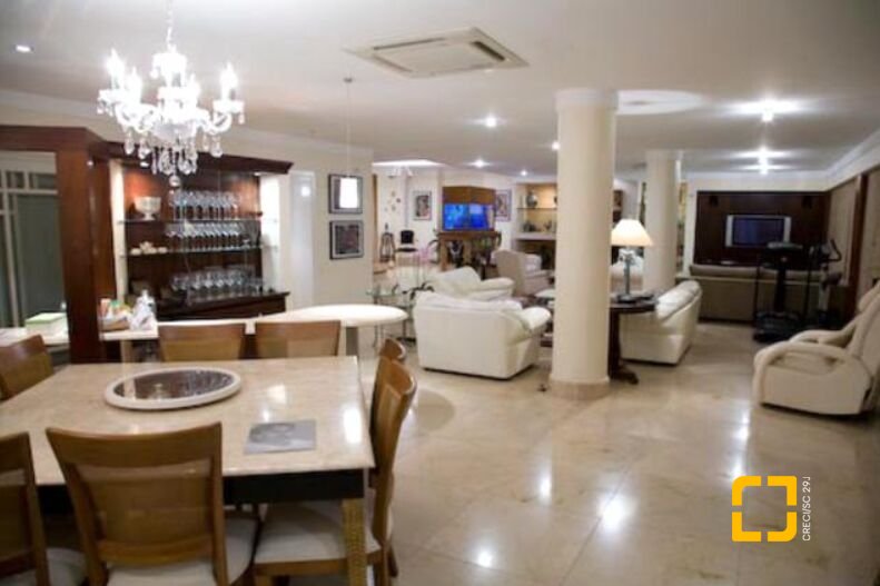 Casa com 520m², 5 quartos, 4 garagens, no bairro Jurerê em Florianópolis