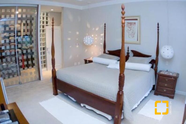Casa com 520m², 5 quartos, 4 garagens, no bairro Jurerê em Florianópolis