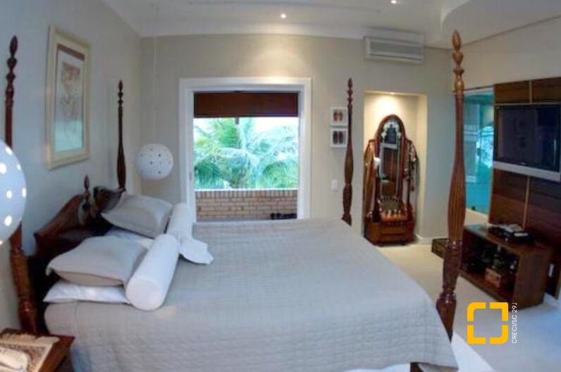 Casa com 520m², 5 quartos, 4 garagens, no bairro Jurerê em Florianópolis