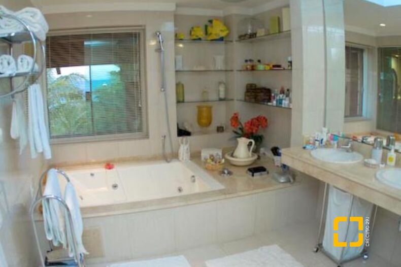 Casa com 520m², 5 quartos, 4 garagens, no bairro Jurerê em Florianópolis