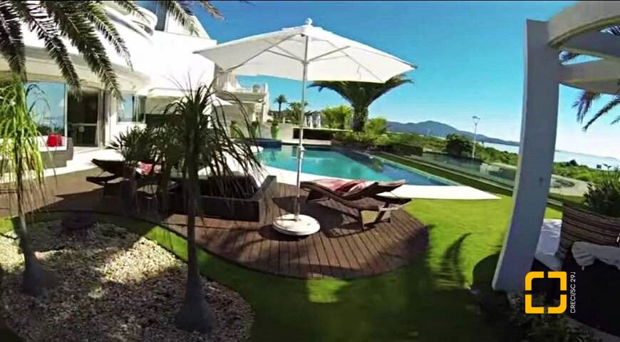 Casa com 1600m², 5 quartos (sendo 5 suítes), 7 garagens, no bairro Jurerê Internacional em Florianópolis