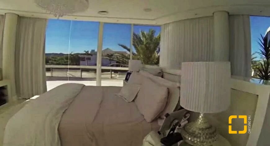 Casa com 1600m², 5 quartos (sendo 5 suítes), 7 garagens, no bairro Jurerê Internacional em Florianópolis