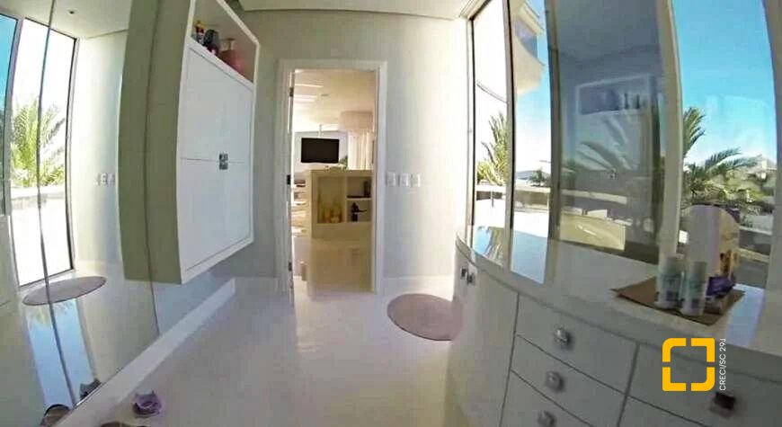 Casa com 1600m², 5 quartos (sendo 5 suítes), 7 garagens, no bairro Jurerê Internacional em Florianópolis