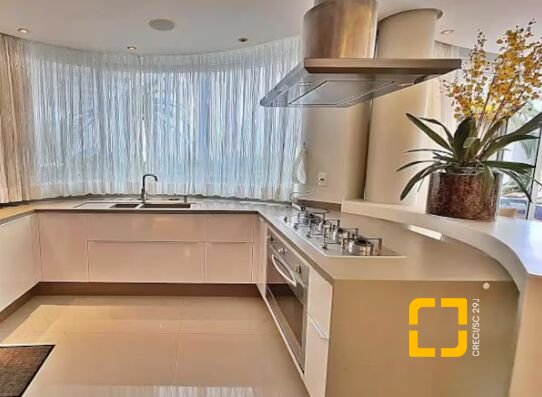 Casa com 1600m², 5 quartos (sendo 5 suítes), 7 garagens, no bairro Jurerê Internacional em Florianópolis