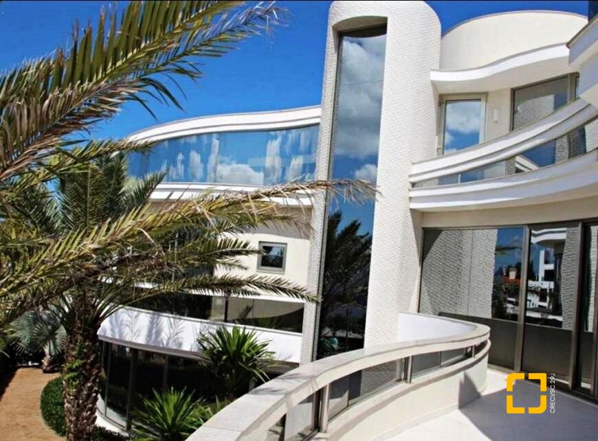 Casa com 1600m², 5 quartos (sendo 5 suítes), 7 garagens, no bairro Jurerê Internacional em Florianópolis
