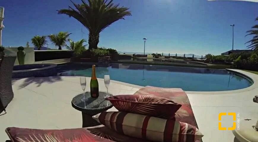 Casa com 1600m², 5 quartos (sendo 5 suítes), 7 garagens, no bairro Jurerê Internacional em Florianópolis