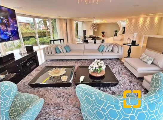 Casa com 1600m², 5 quartos (sendo 5 suítes), 7 garagens, no bairro Jurerê Internacional em Florianópolis