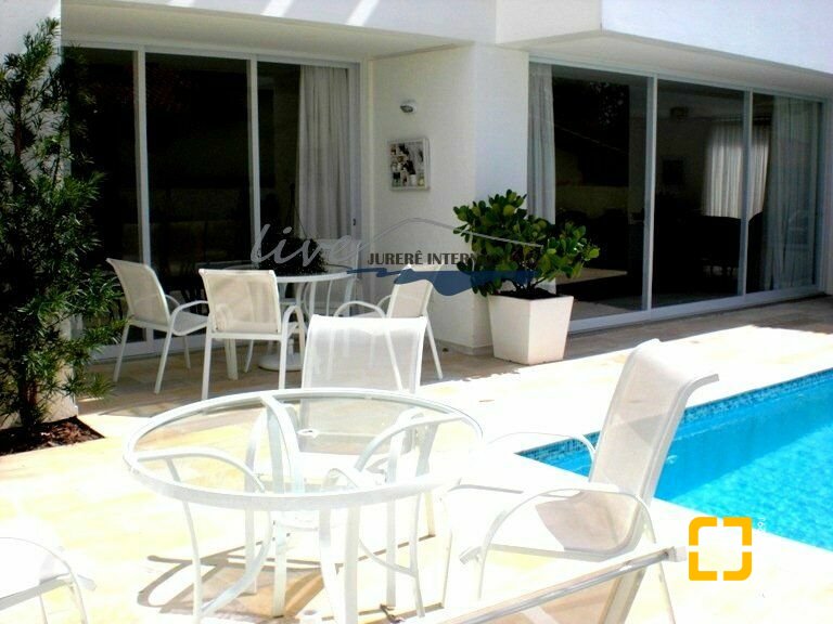 Casa com 480m², 8 quartos (sendo 4 suítes), 6 garagens, no bairro Jurerê Internacional em Florianópolis