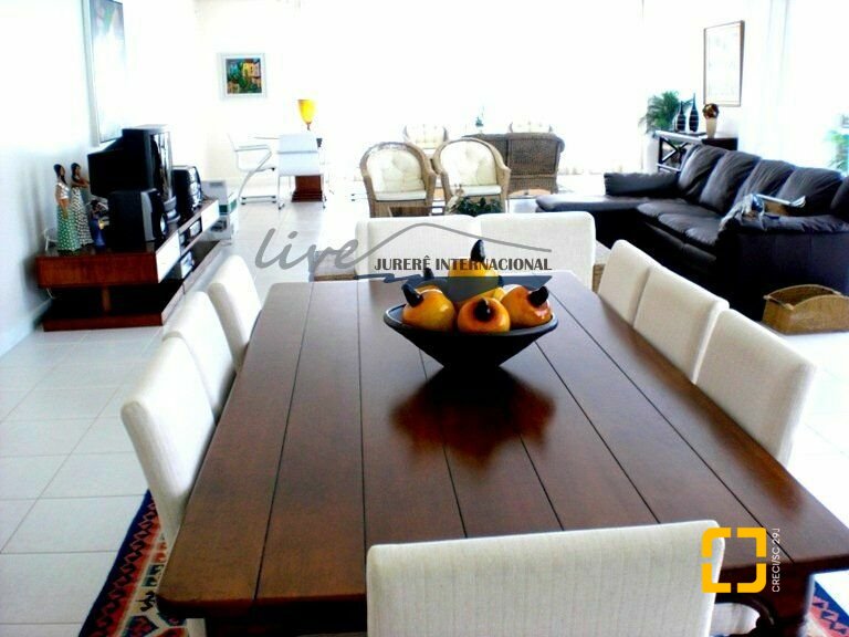 Casa com 480m², 8 quartos (sendo 4 suítes), 6 garagens, no bairro Jurerê Internacional em Florianópolis
