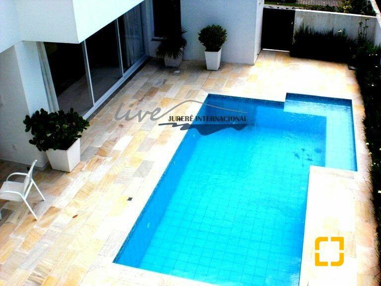 Casa com 480m², 8 quartos (sendo 4 suítes), 6 garagens, no bairro Jurerê Internacional em Florianópolis