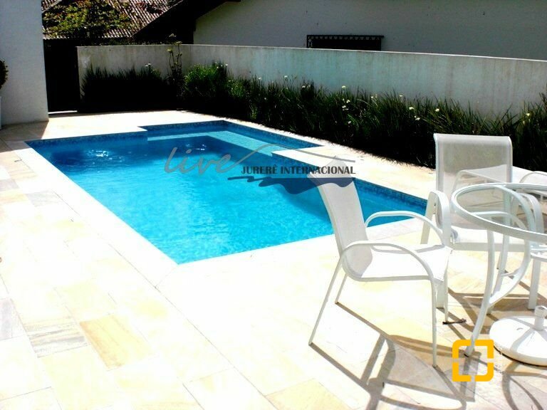 Casa com 480m², 8 quartos (sendo 4 suítes), 6 garagens, no bairro Jurerê Internacional em Florianópolis
