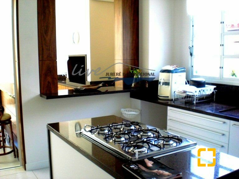 Casa com 480m², 8 quartos (sendo 4 suítes), 6 garagens, no bairro Jurerê Internacional em Florianópolis
